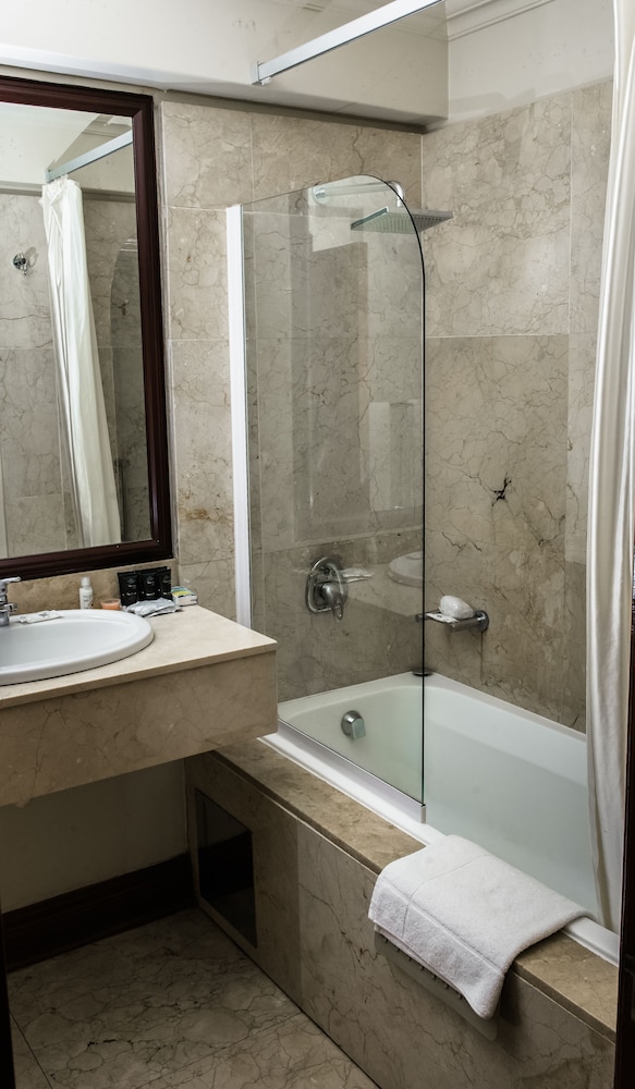 Belaire Suites 49/50