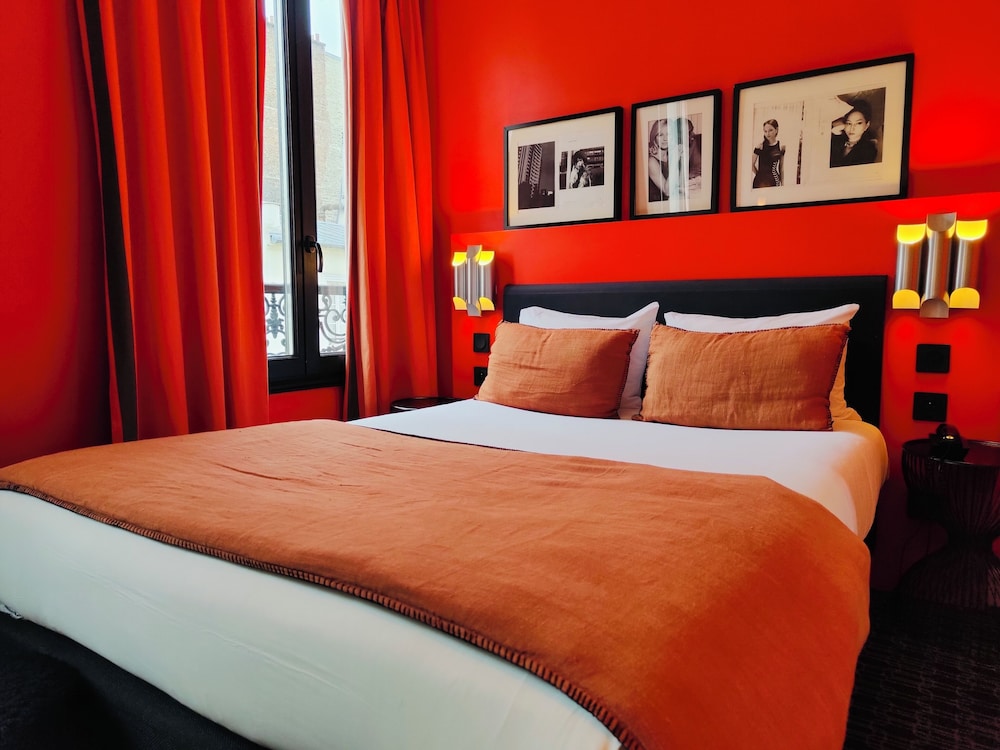ROOM, DOUBLE BED