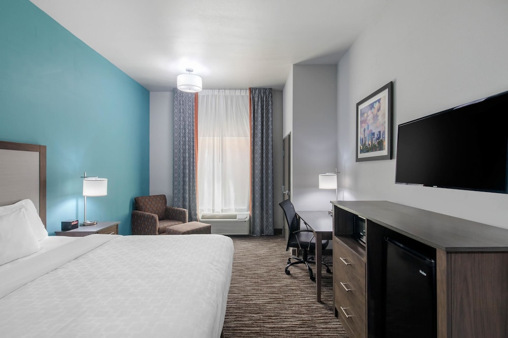 Clarion Inn & Suites Dfw North 24/49