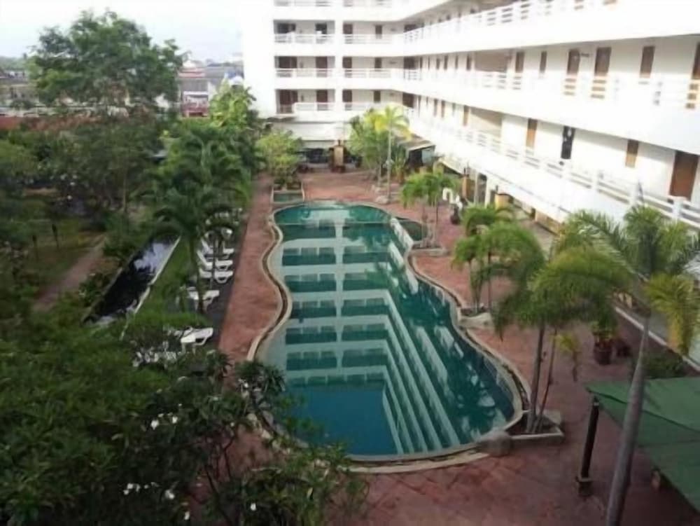 Hatyai Paradise Hotel Resort 10/56
