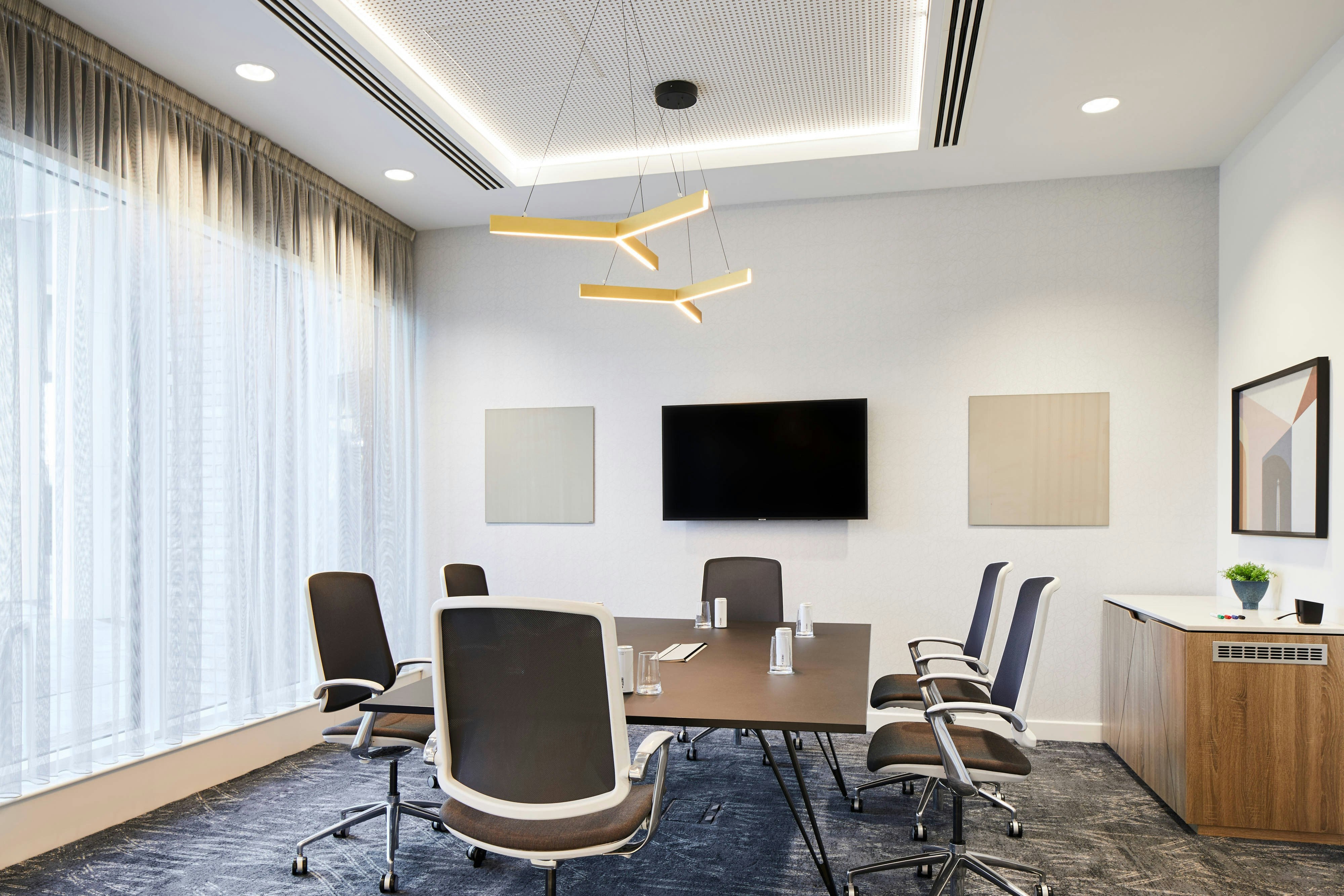 Courtyard by Marriott London City Airport 16/18