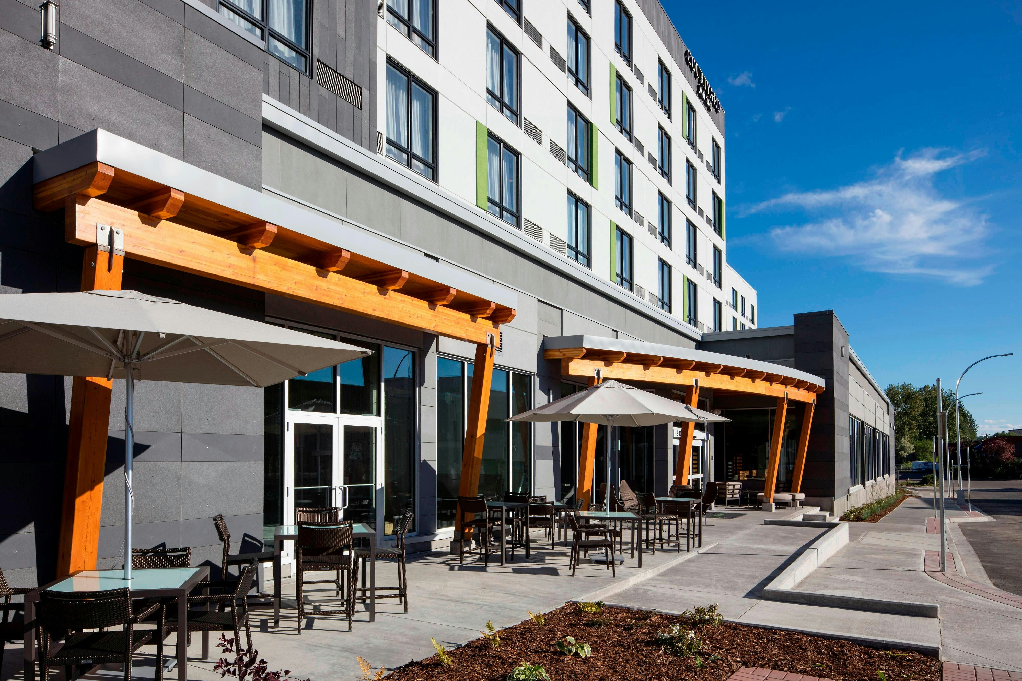 Courtyard Prince George 25/27
