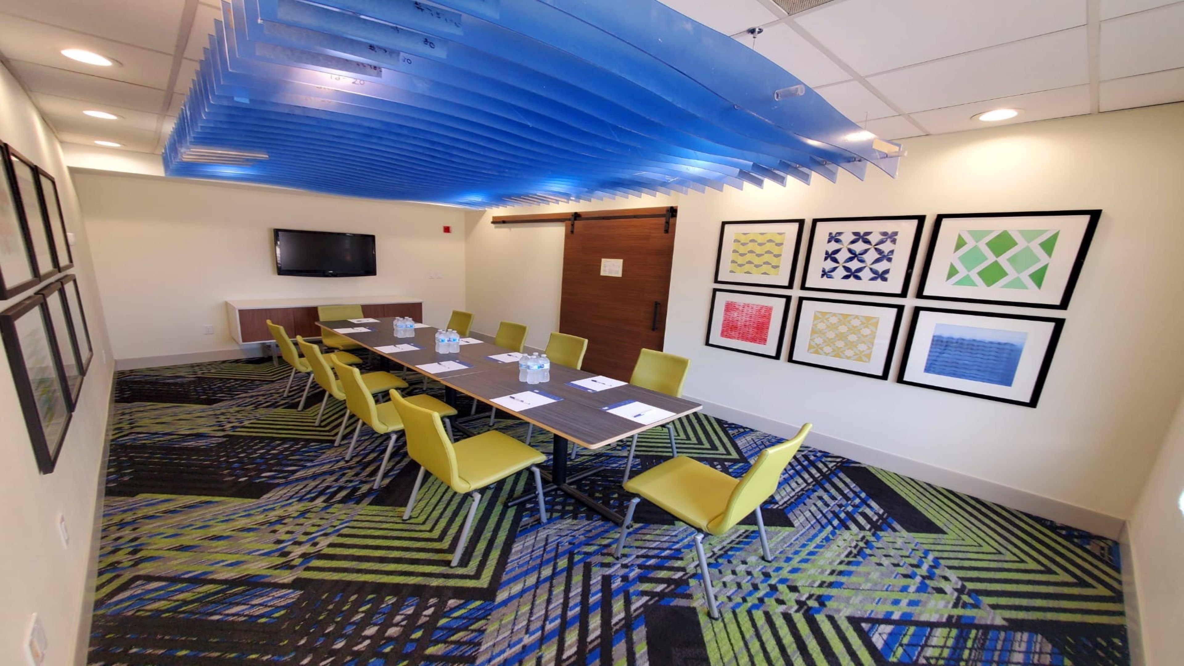 Holiday Inn Express And Suites Arlington North Stadium Area 28/34