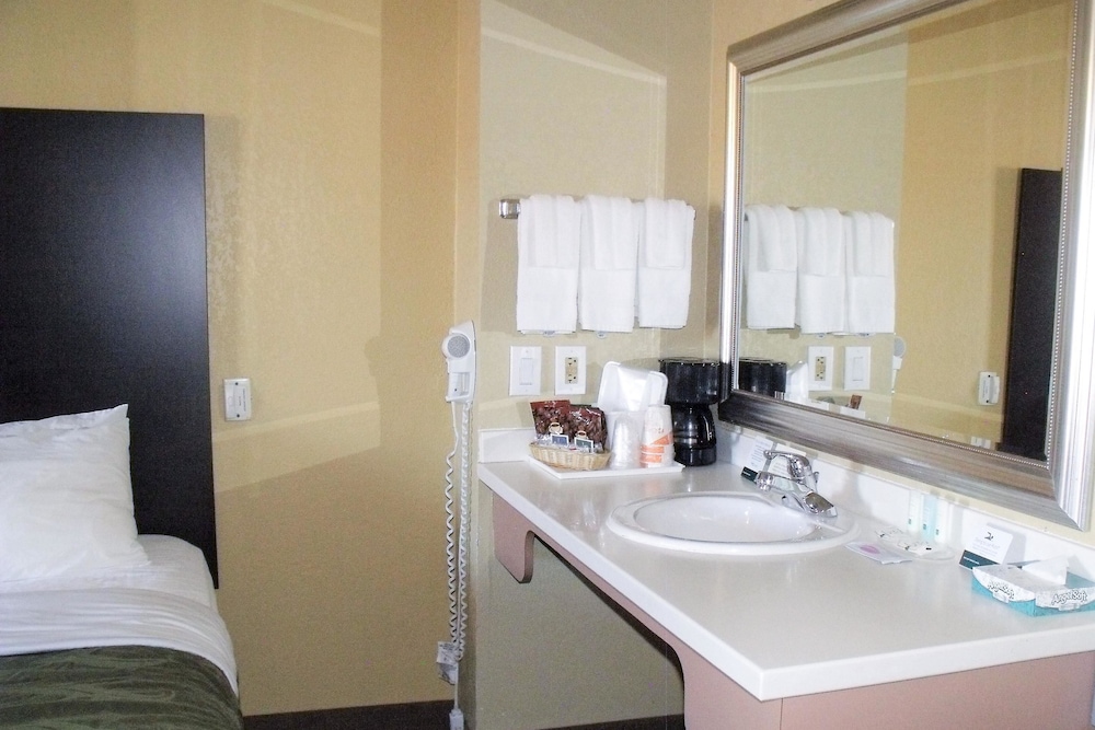 Clarion Pointe Winslow I-40 15/43