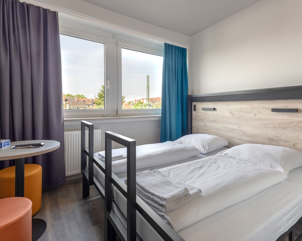 ROOM, SINGLE, DOUBLE BED
