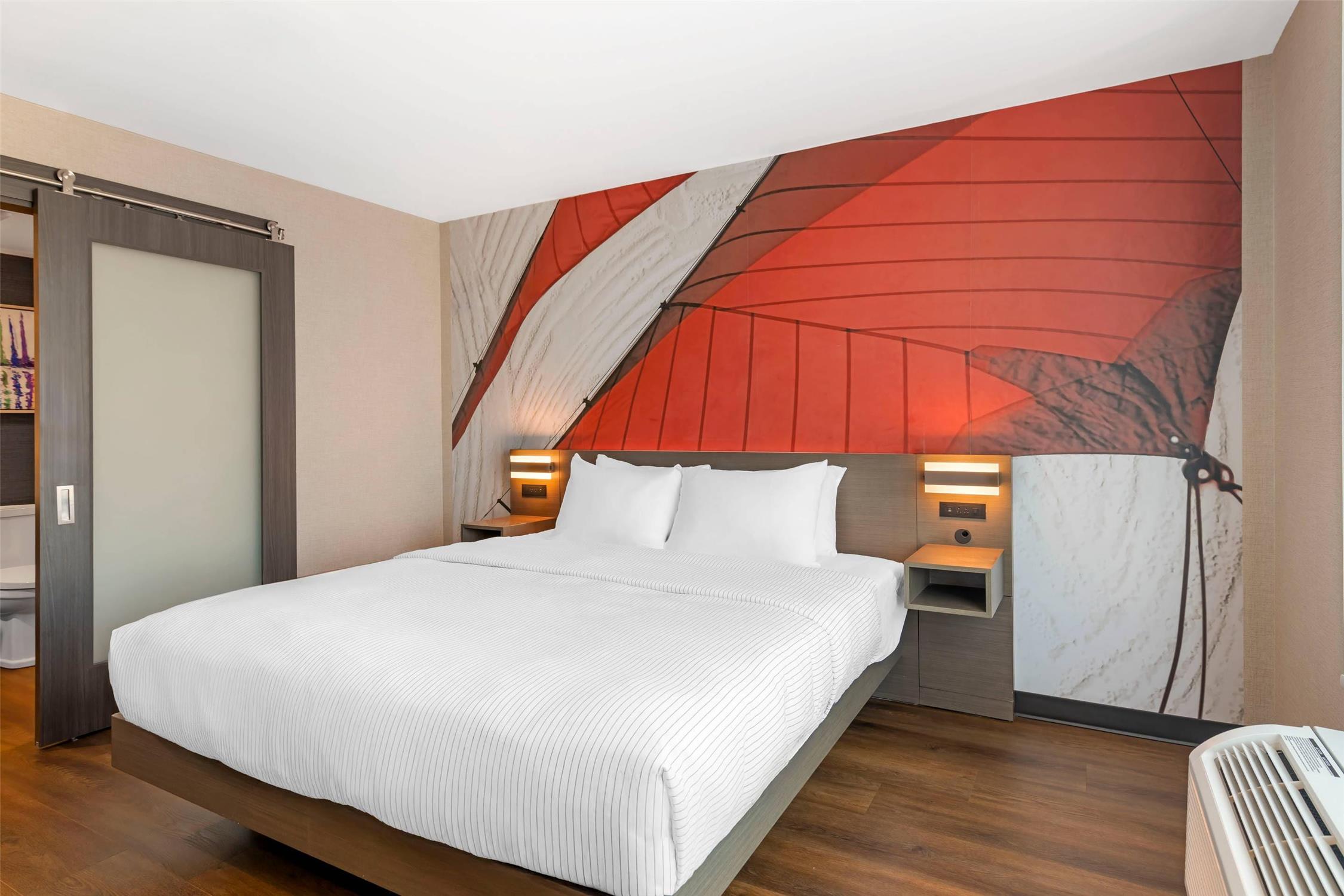 Cambria Hotel & Suites Plymouth 13/30