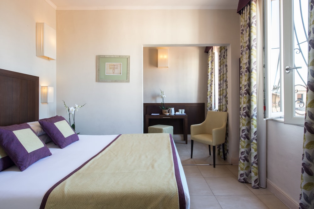 ROOM, TRIPLE