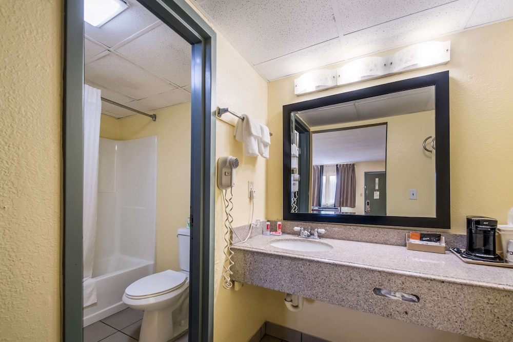 Econo Lodge Kearney - Liberty 31/31