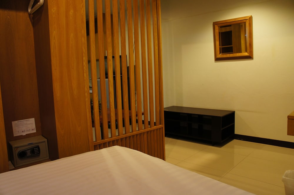 Ratchadamnoen Residence 41/75