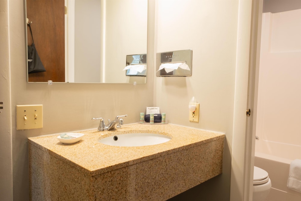 Fireside Inn And Suites 64/64