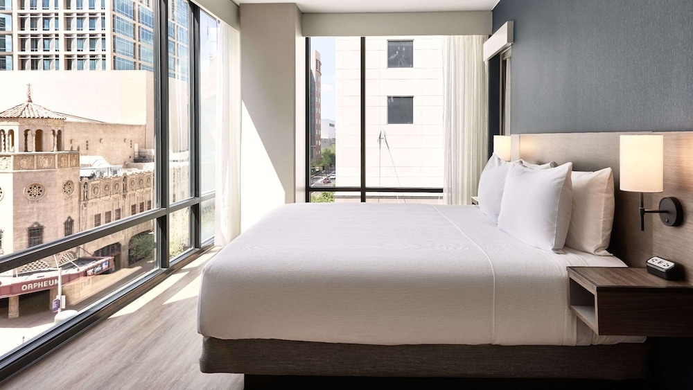 Hyatt Place Phoenix Downtown 18/54