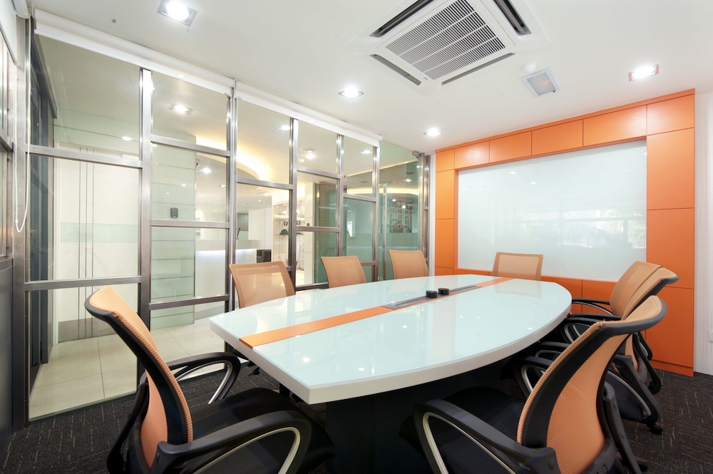 Fenix Inn 48/54