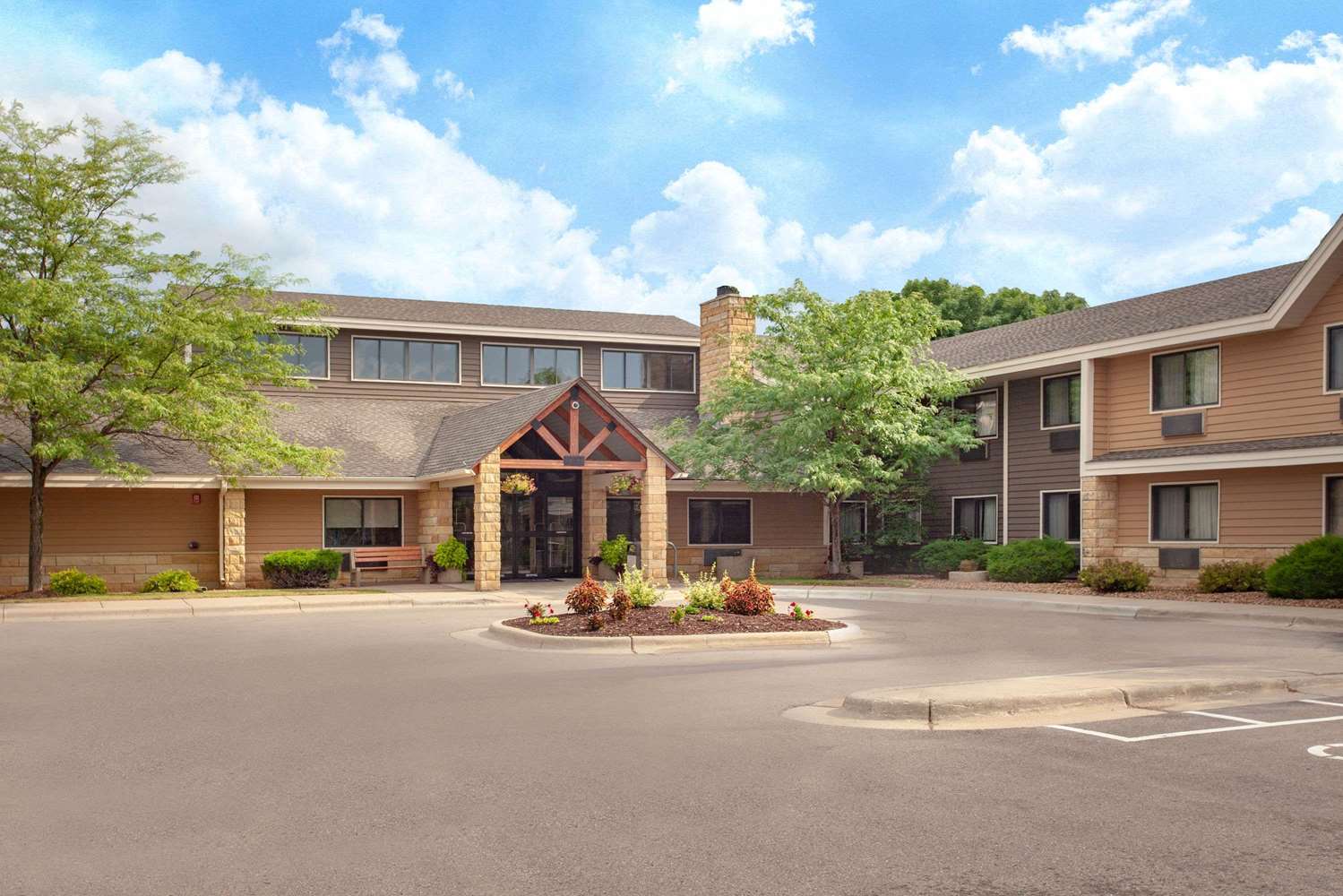 AmericInn by Wyndham Mankato Event Center 2/55