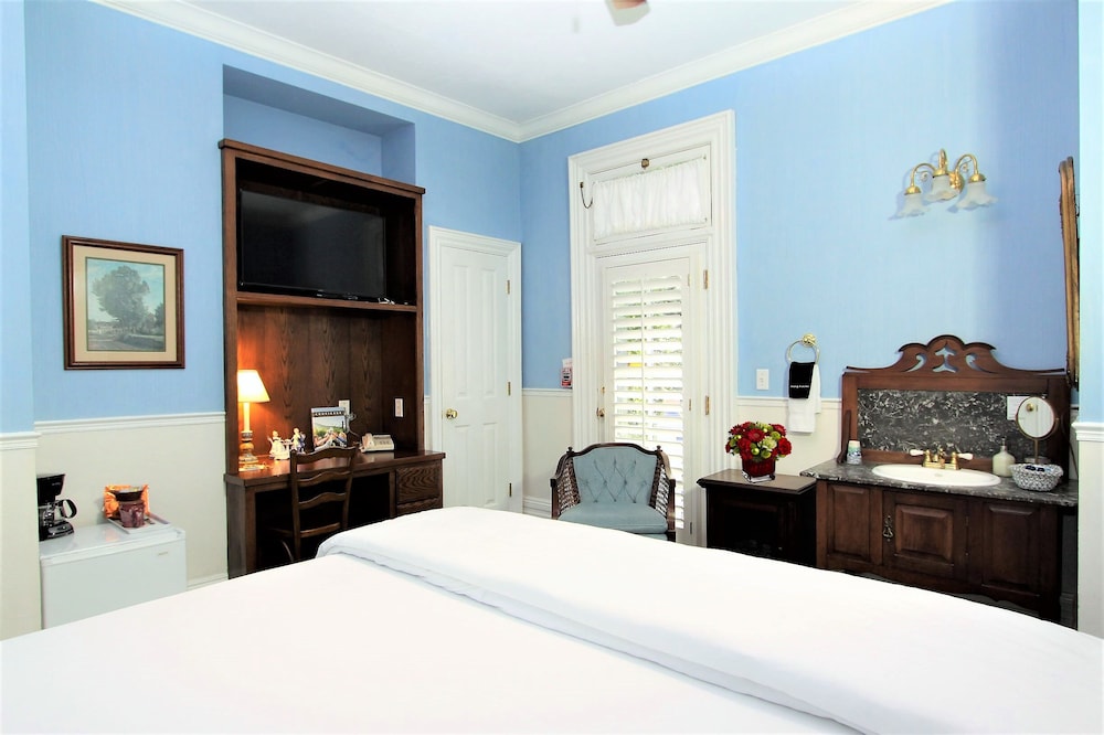 Retreat, King Bed
