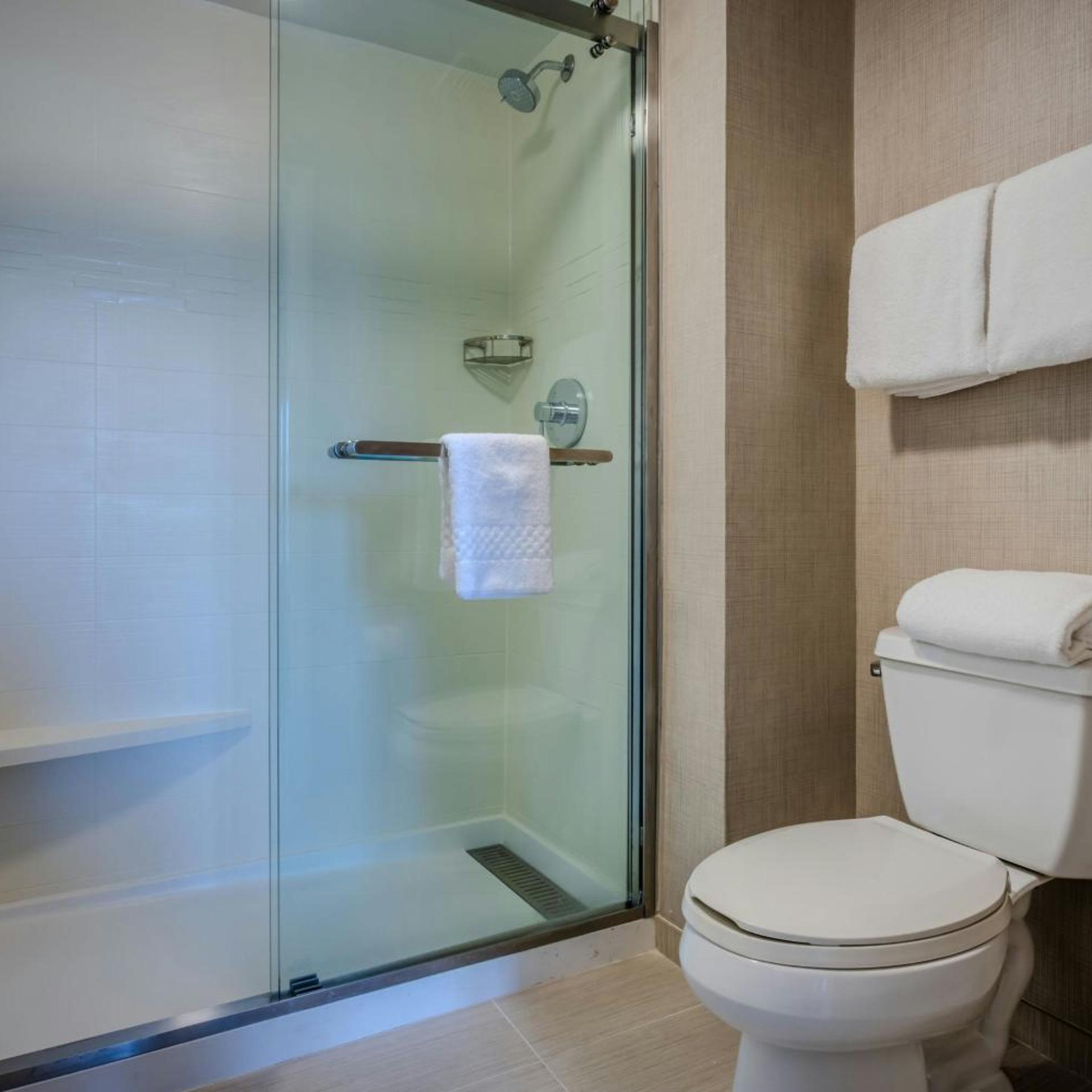 2 Bedrooms, Space, Suite, 2 Queen Beds, Sofa, Living Area, Kitchen