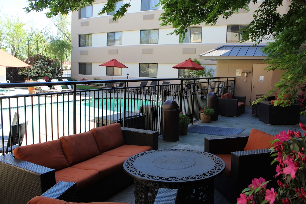 Oxford Suites Redding 37/64