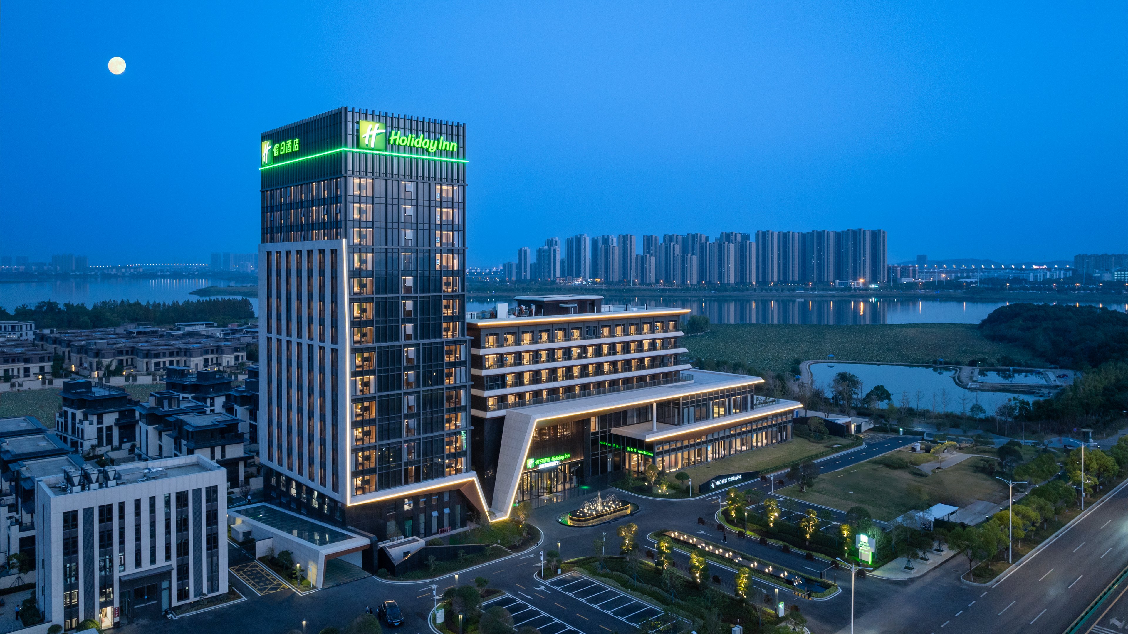 Holiday Inn Wuhan Houguan Lake by IHG 2/50