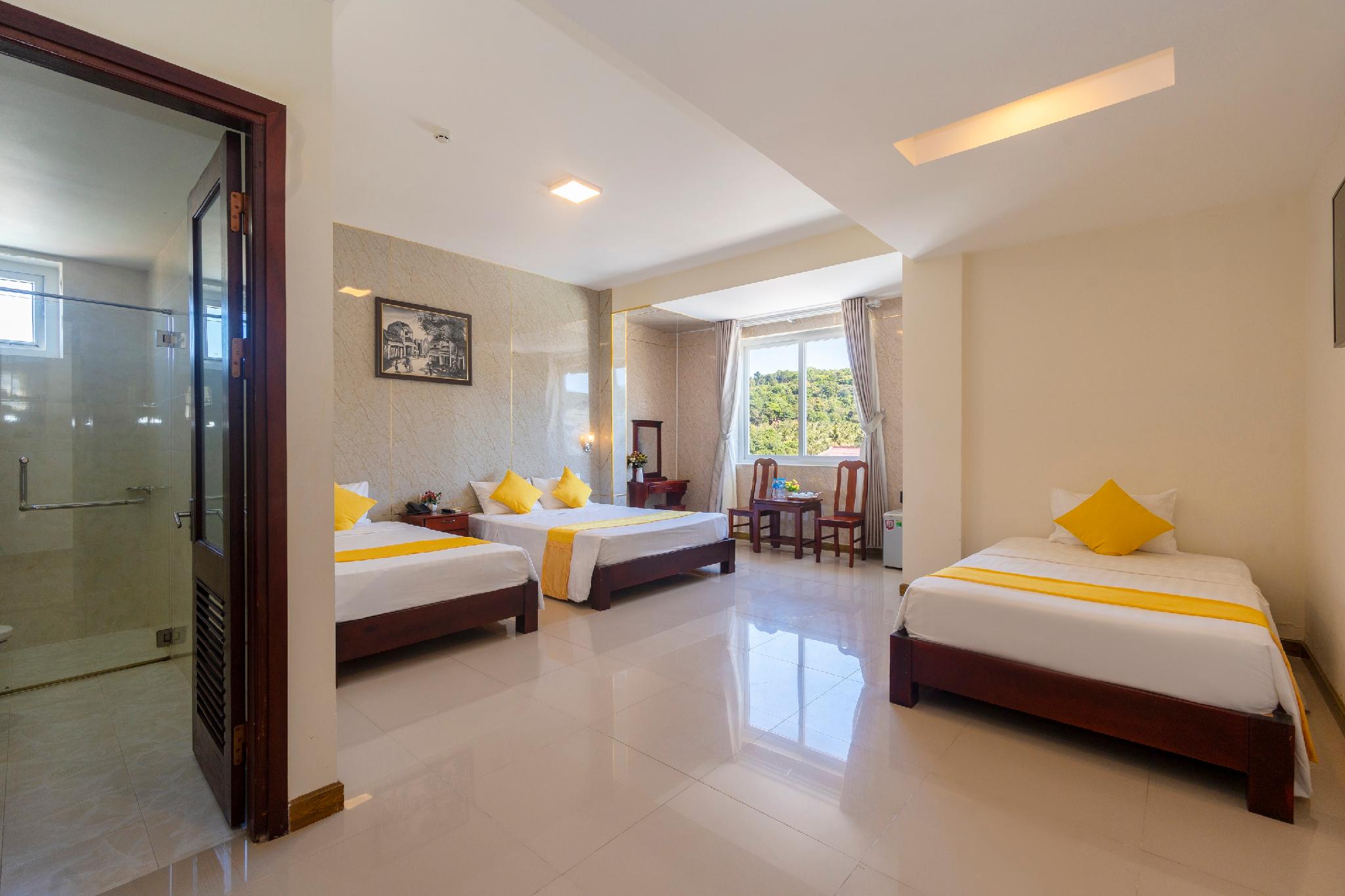 Gold Beach Hotel 16/93