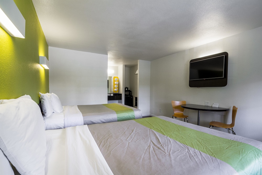 Motel 6 Monterey Downtown 14/66