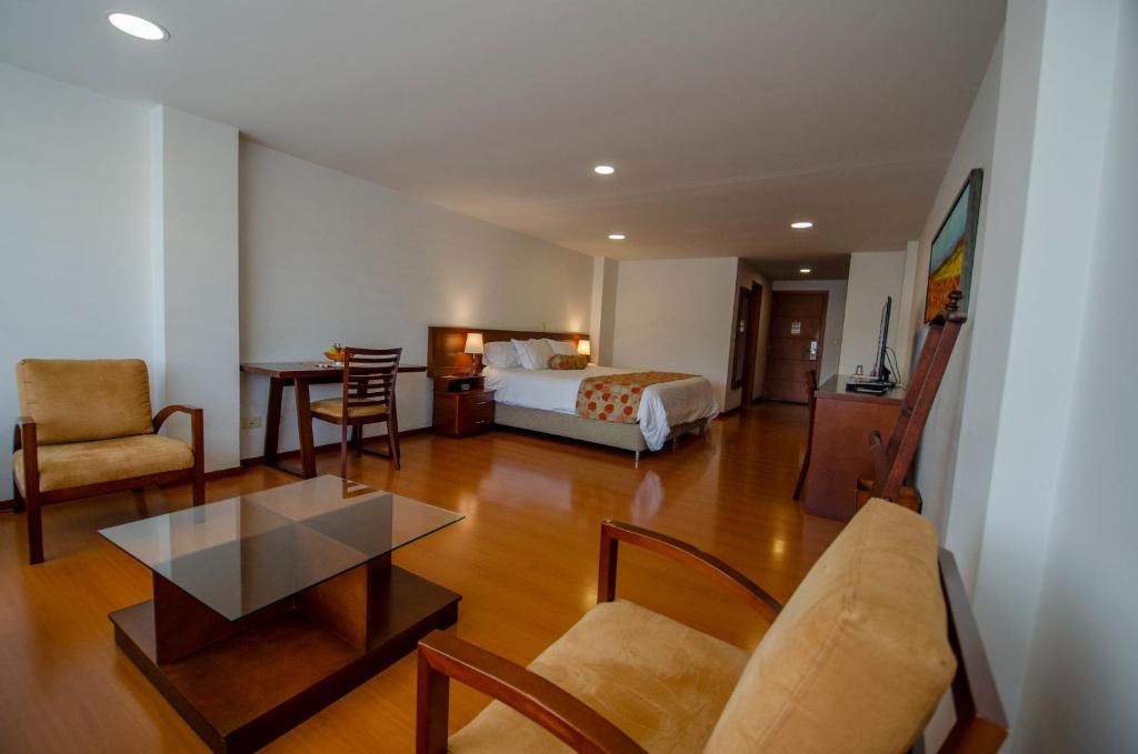 Hotel Cuellars 13/25