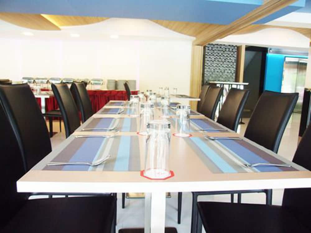 Grand Tower Inn Sathorn 37/49