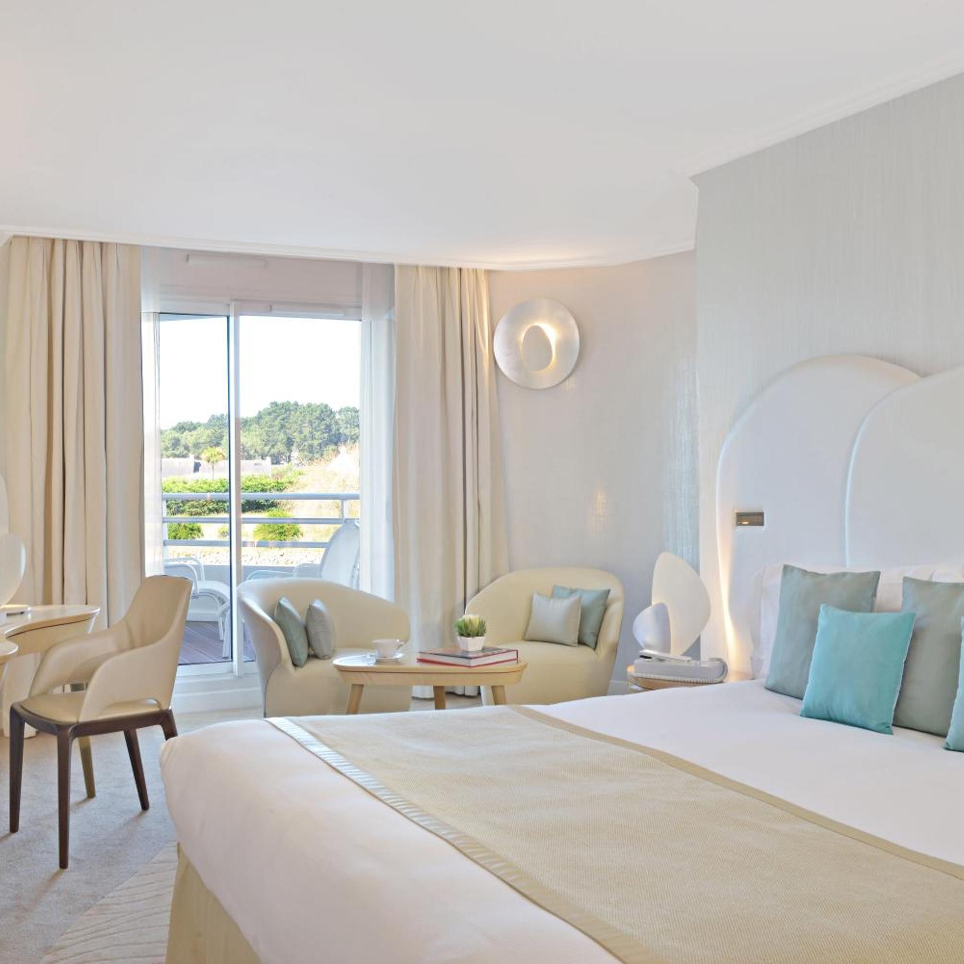 Classic, Double Bed, Street View