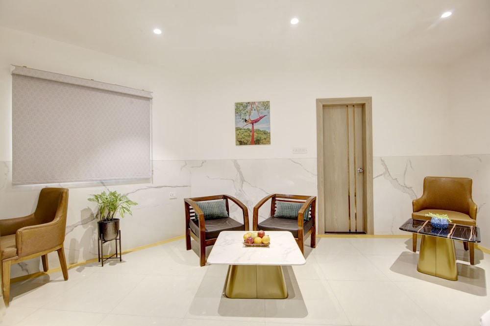 AIRPORT HOTEL DELHI 37 51/64