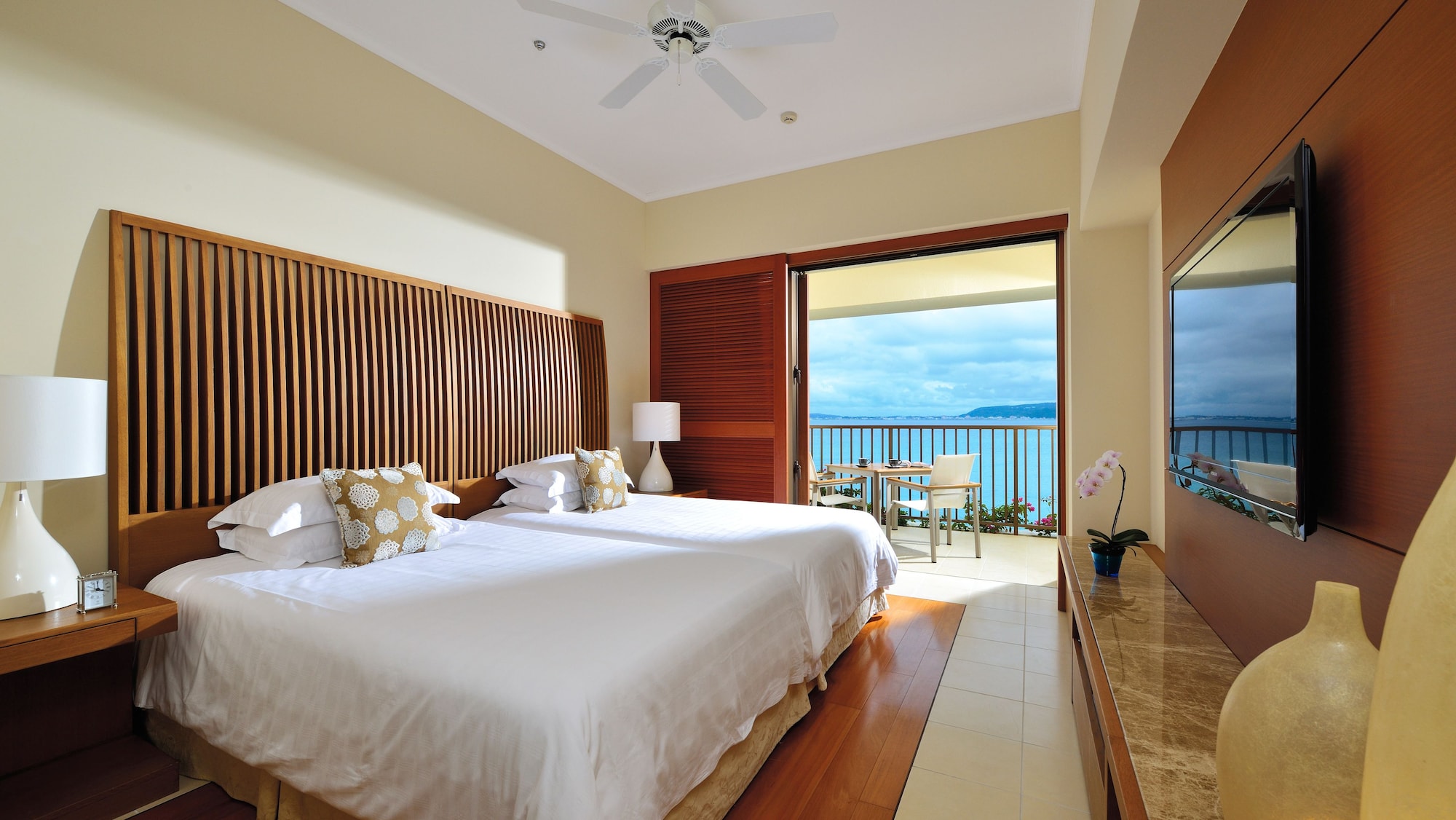 2 Bedrooms, Club, Deluxe, 4 Beds, Ocean View, Adult Only