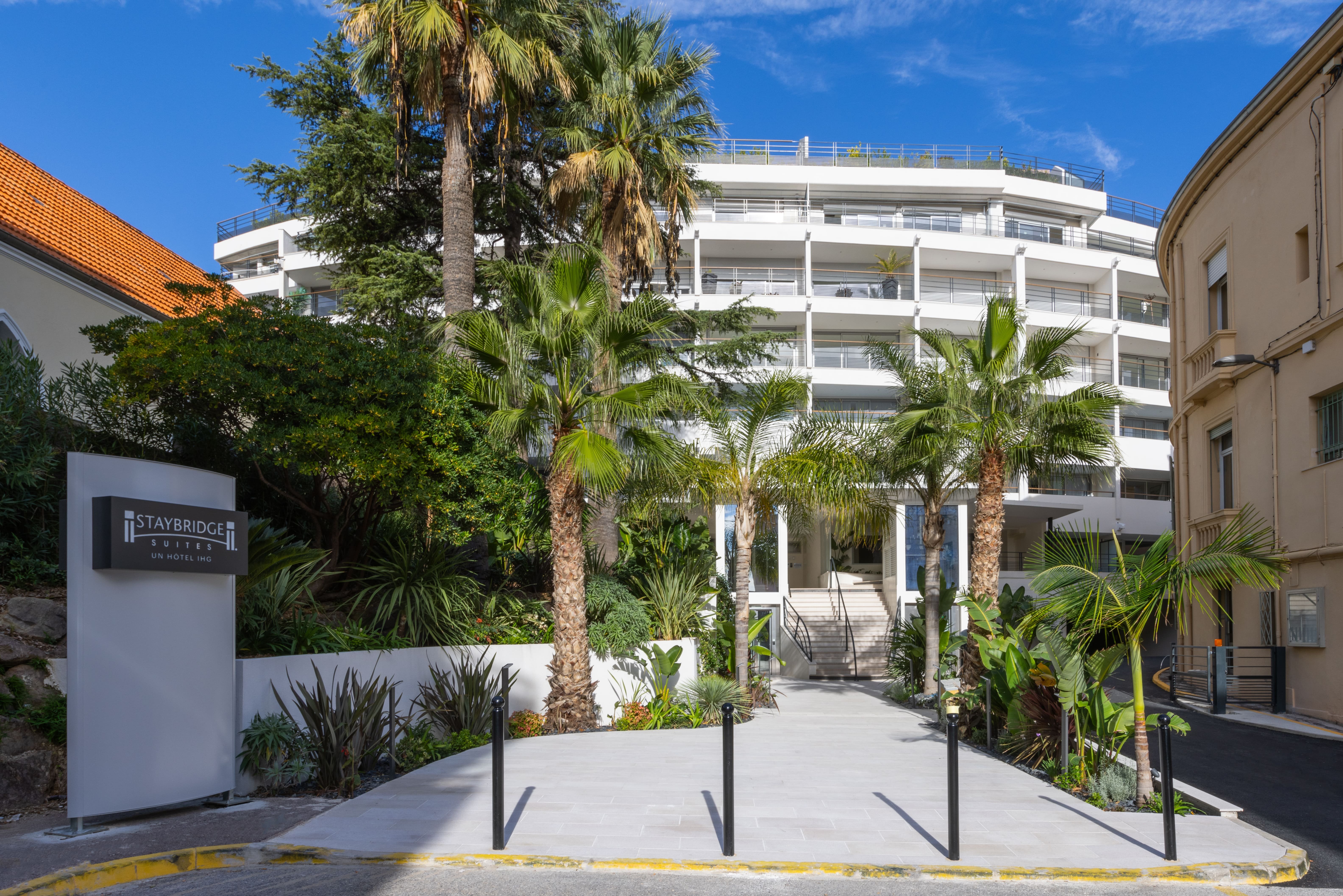 Staybridge Suites Cannes Centre 50/50