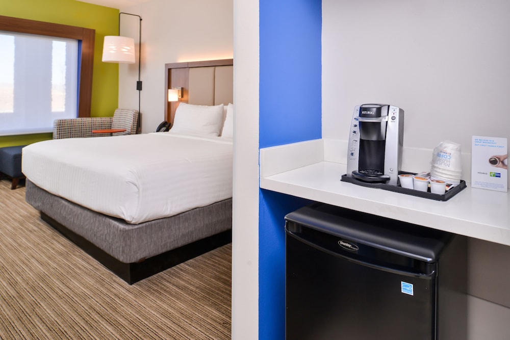 HOLIDAY INN EXPRESS & SUITES VAN HORN 21/65