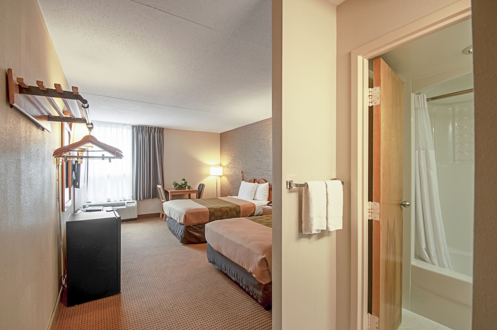 Econo Lodge Metro 22/36