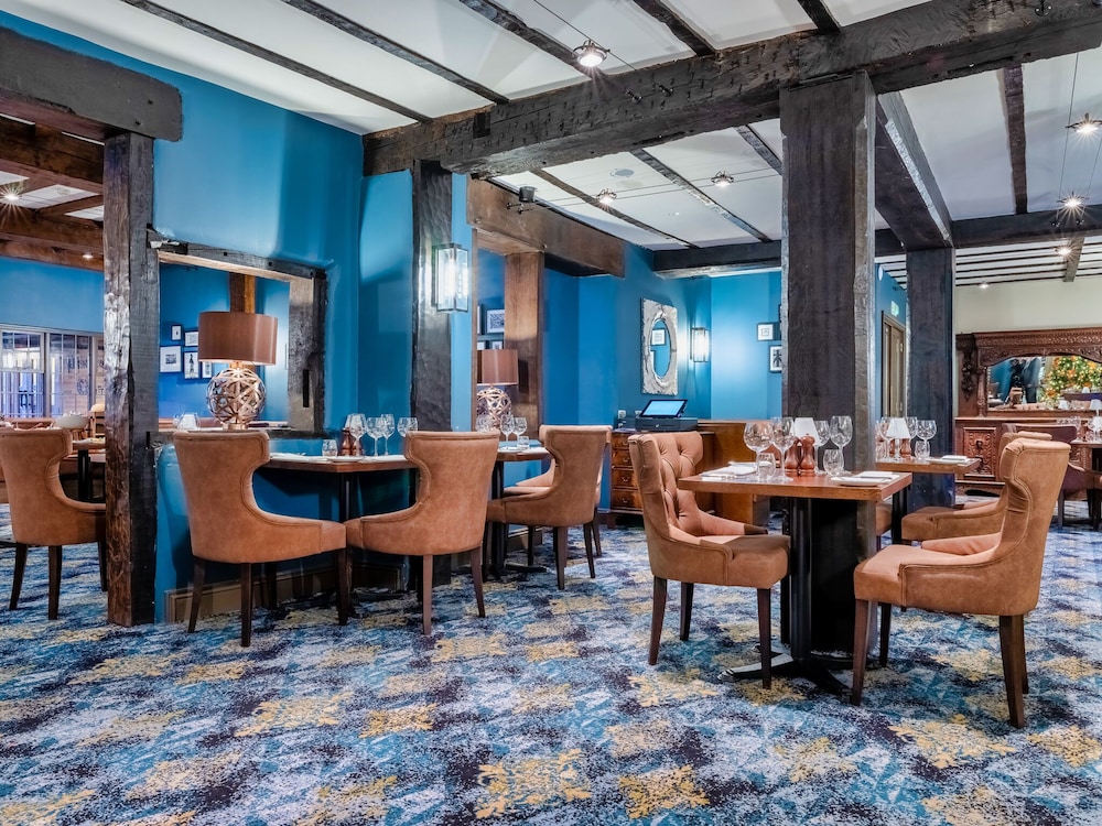 CBH The Feathers Hotel & Restaurant 71/85