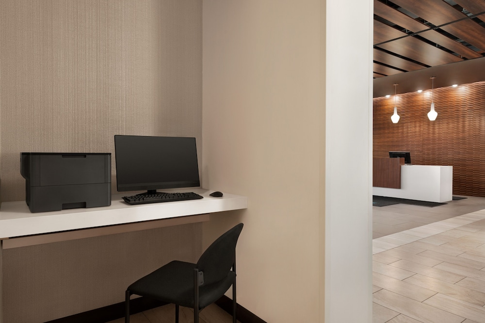 Courtyard by Marriott Seattle SeaTac Airport 39/49