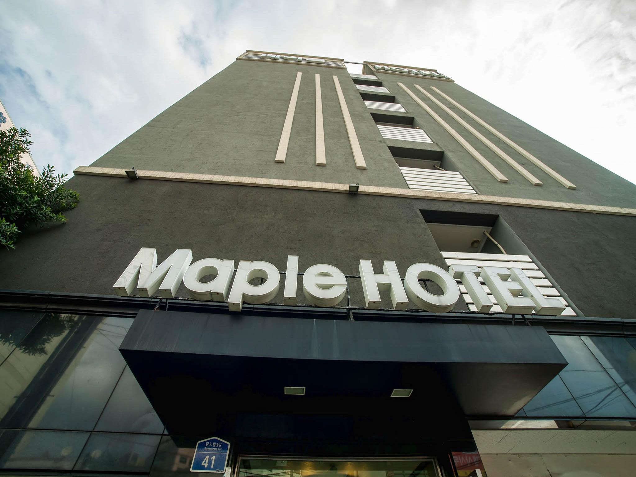 Hotel Maple 3/27