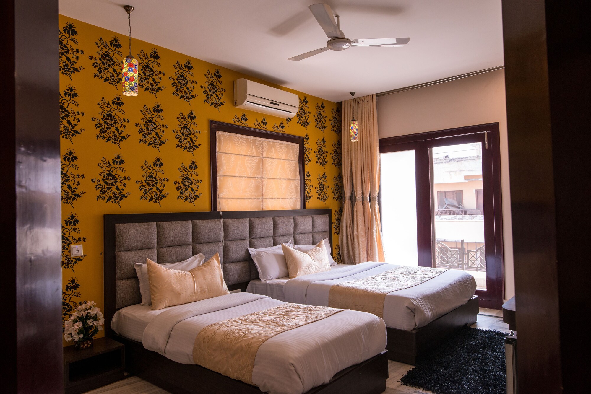 PLUS, FAMILY, QUEEN BED