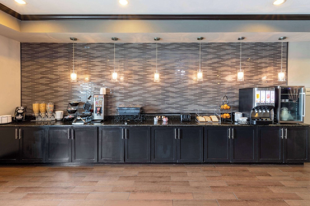 La Quinta Inn & Suites by Wyndham Fort Worth - Lake Worth 6/50