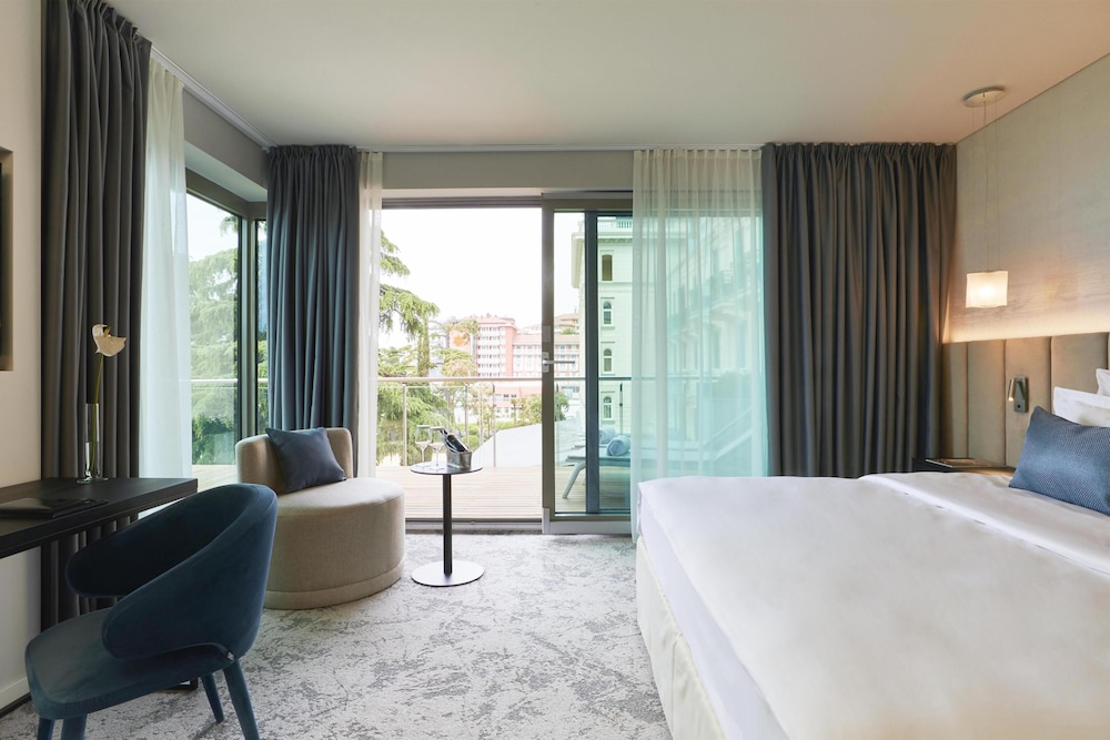 Rose, Suite, King Bed, with Extra Bed