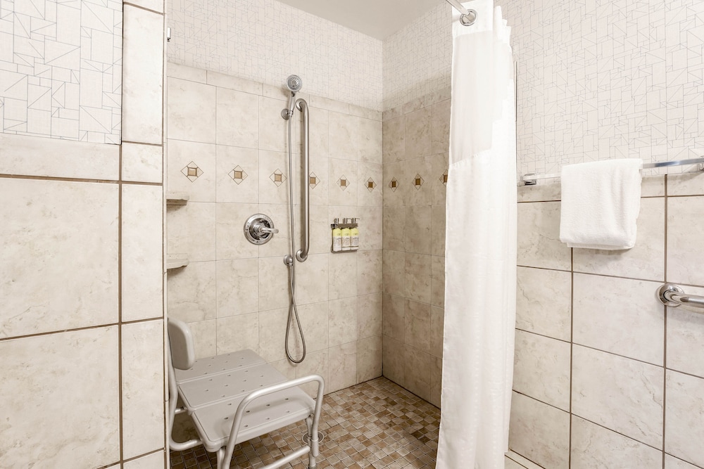 Holiday Inn Express Lancaster 16/70