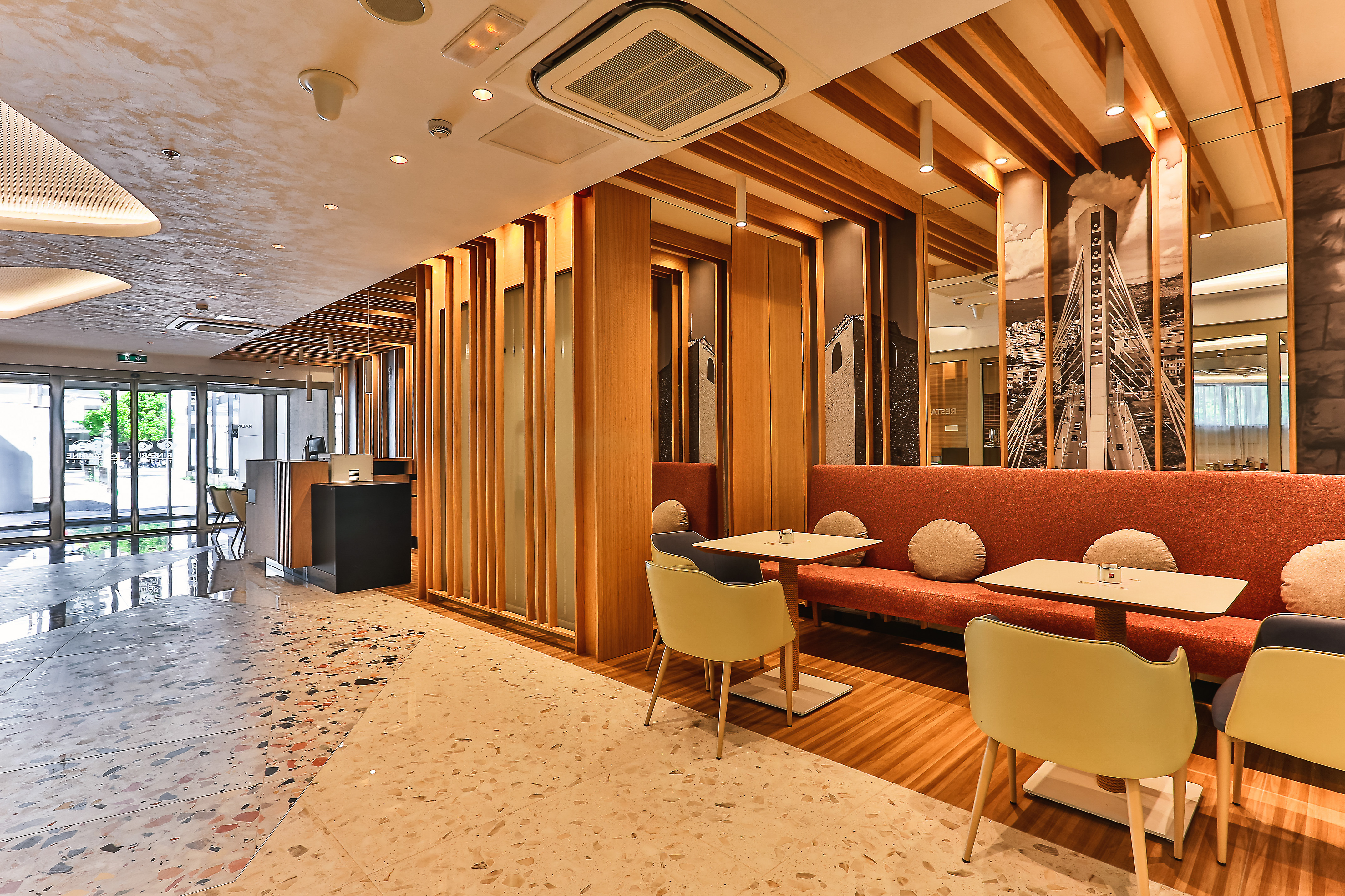 Carine Hotel Centar 39/50