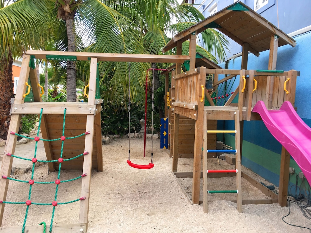 Scuba Lodge & Ocean Suites 67/76