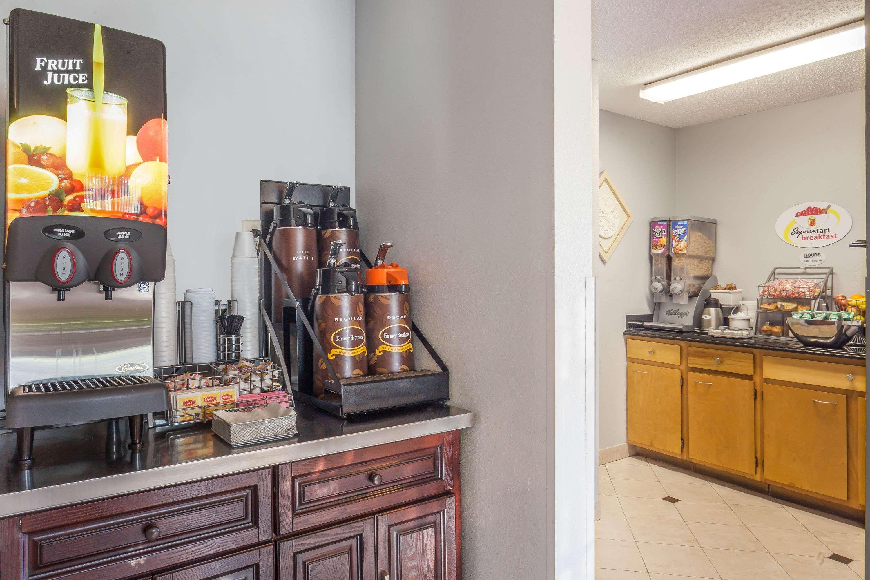 Super 8 By Wyndham Charlotte/Amusement Park Area 23/29