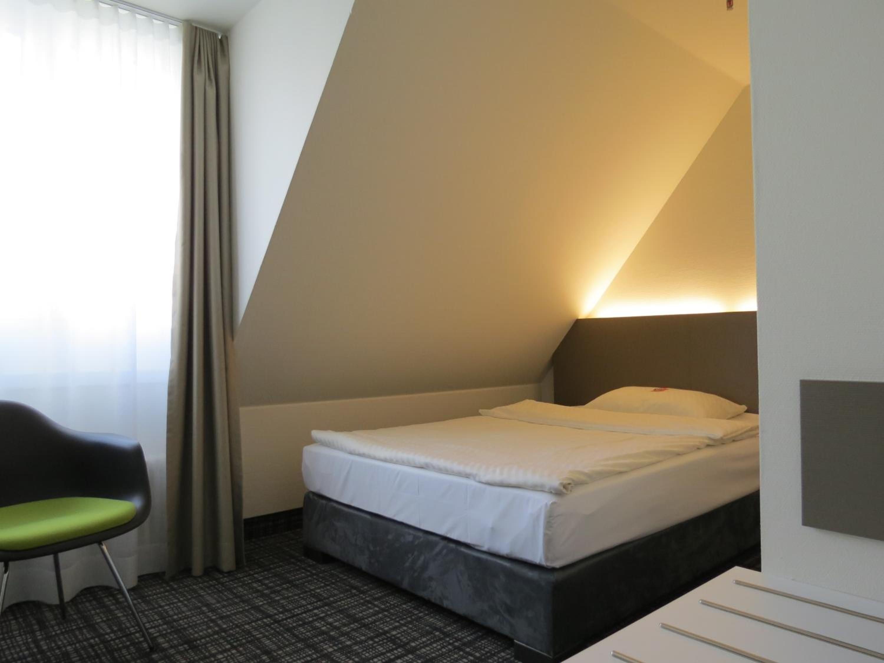 غرفة كومفورت مفردة، Comfor Hotel 3/12