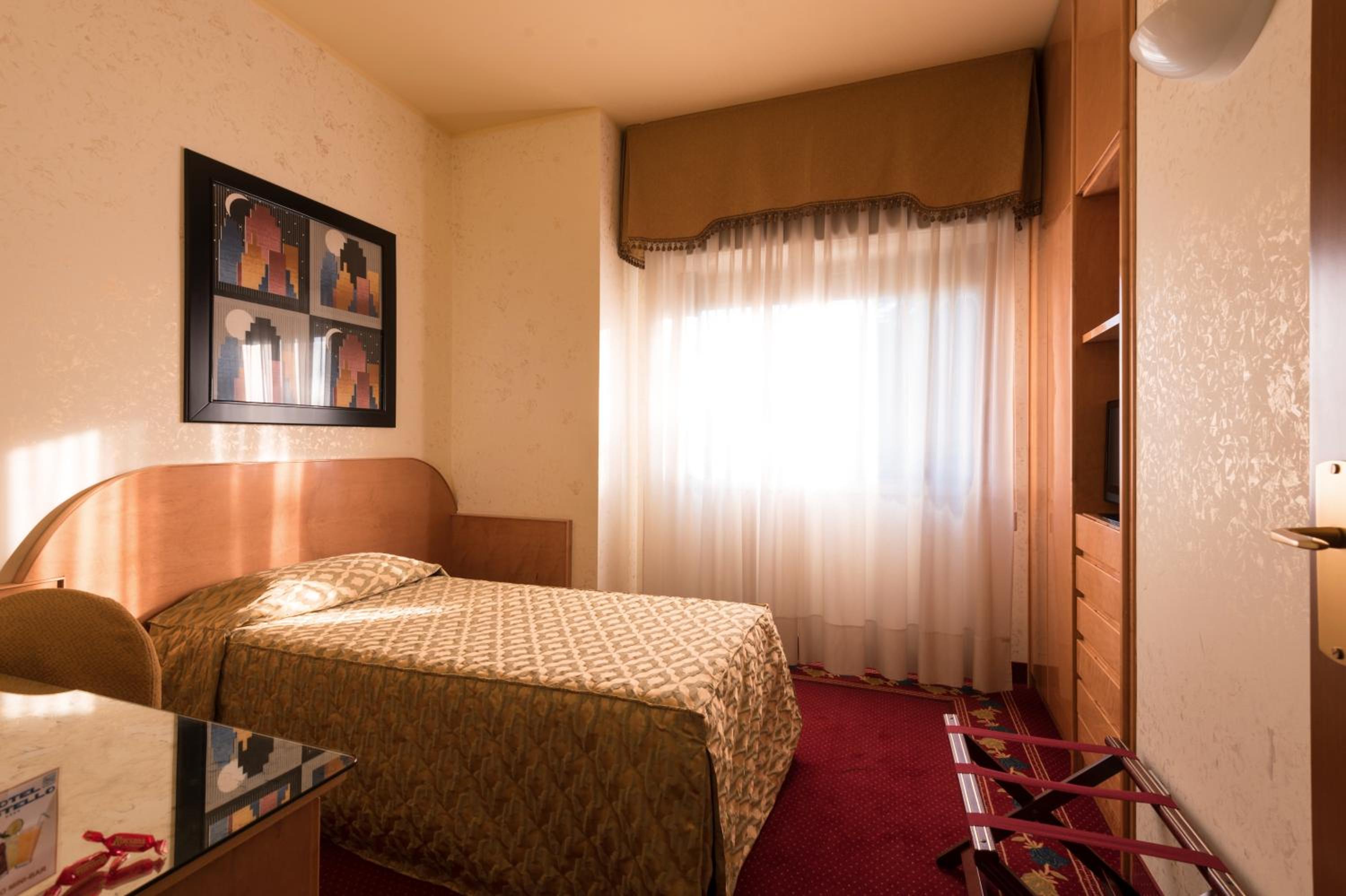 Smart، Castello Hotel 2/4