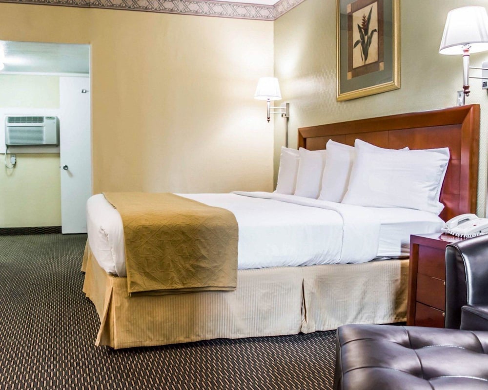 Quality Inn Tampa Airport - Cruise Port 35/69