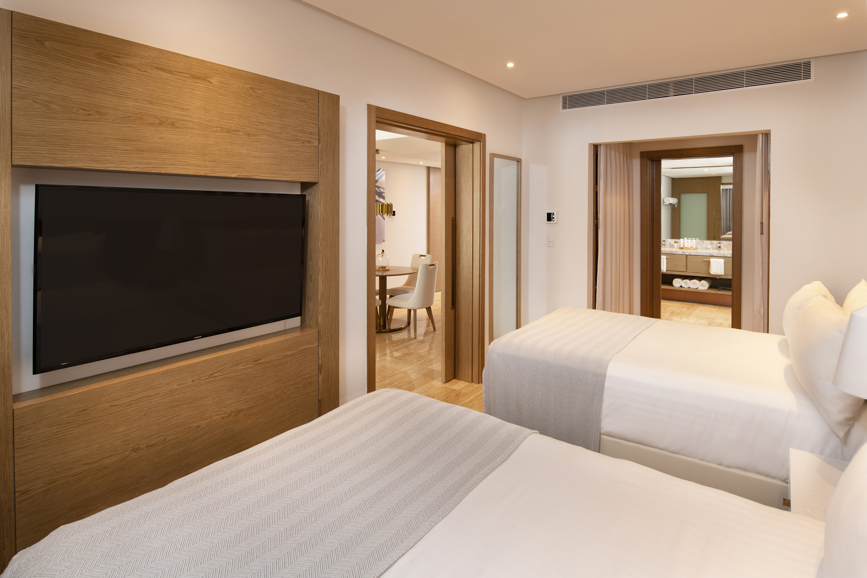 Concierge, Swim Up, Family, Suite