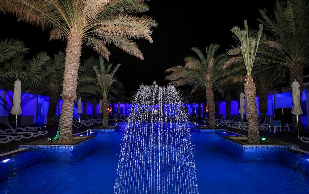 Fujairah Hotel and Resort 27/33