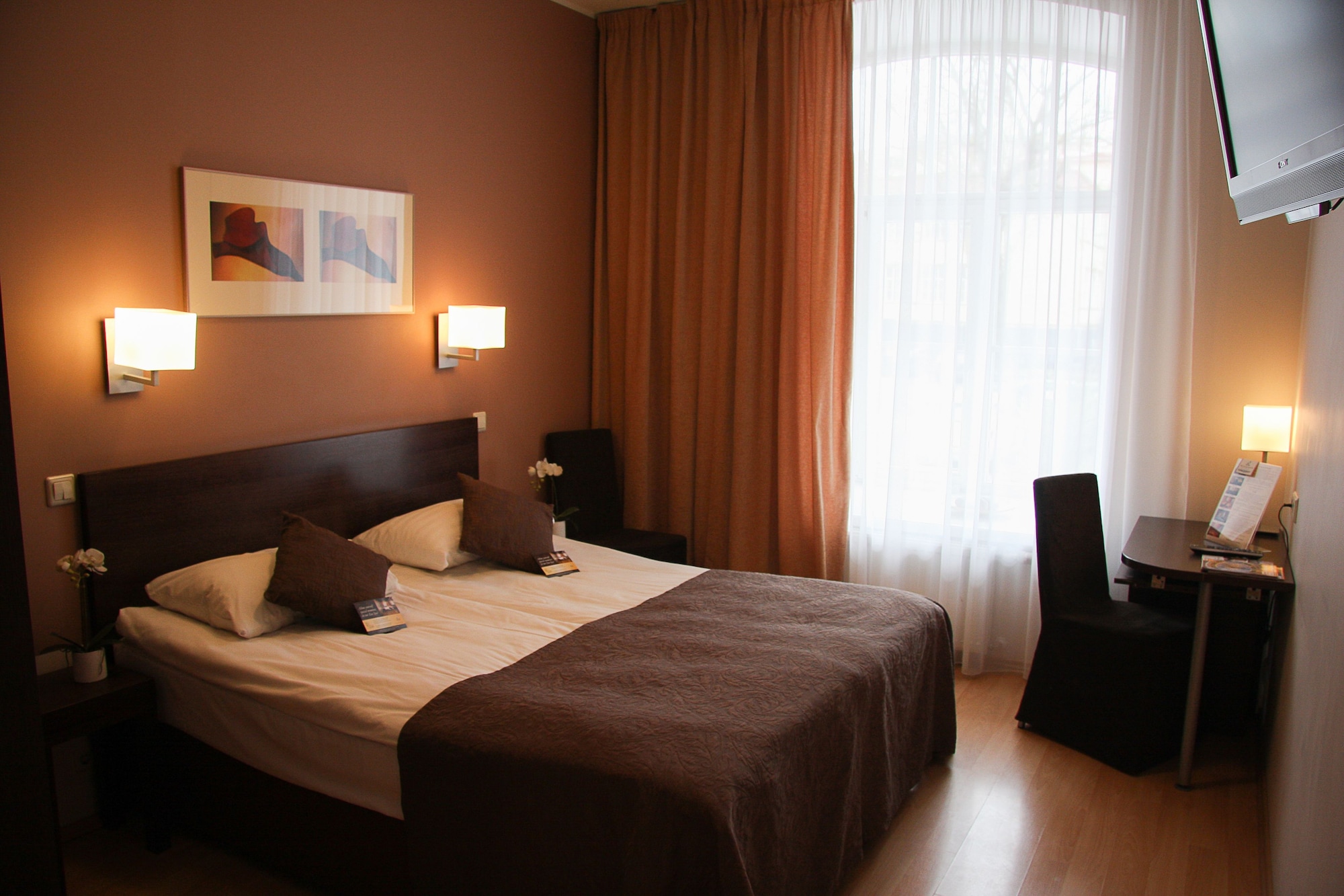 Room, Double Bed, Street View
