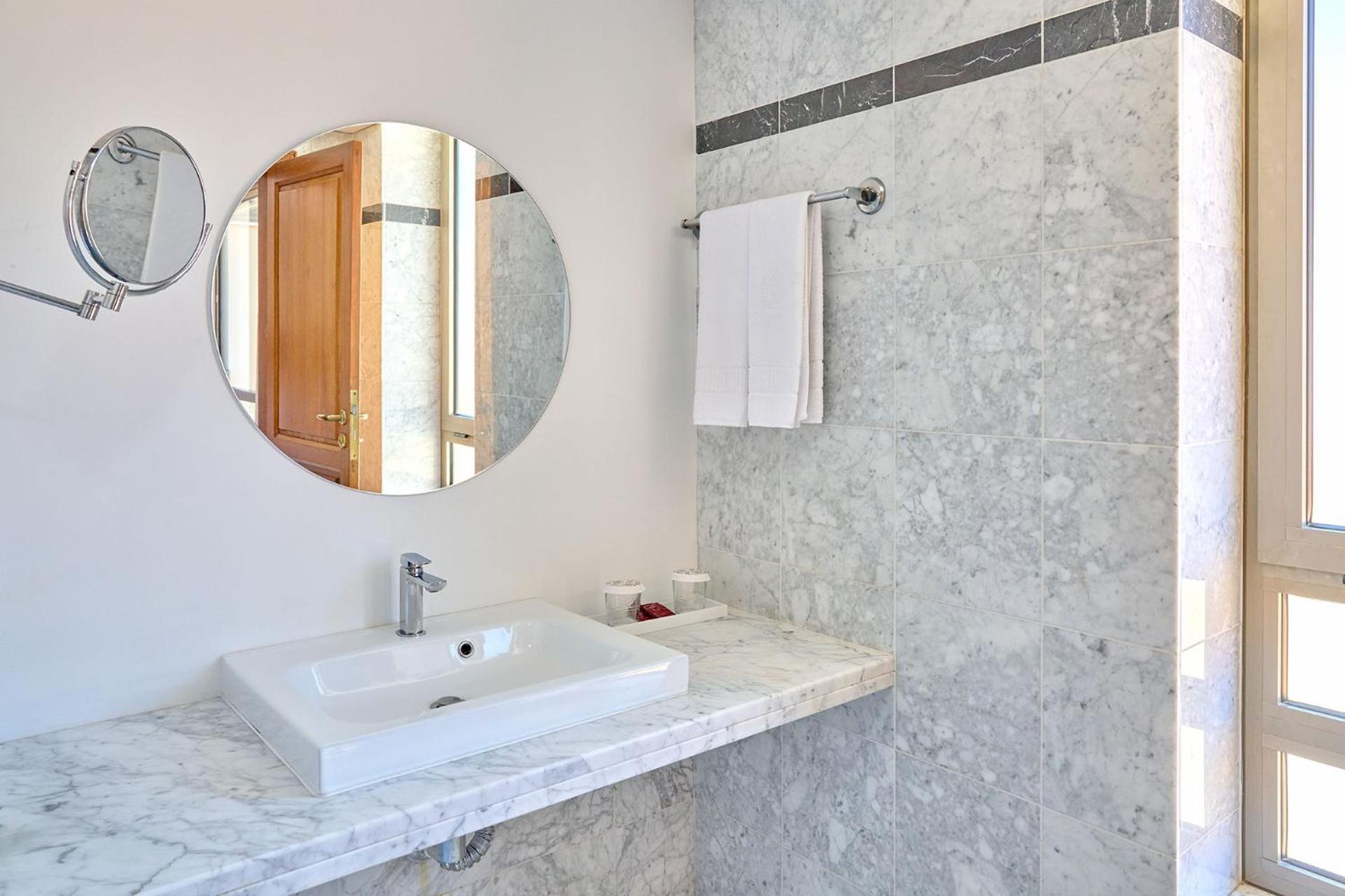Superior, Twin Beds, Torre del Conde 4/7