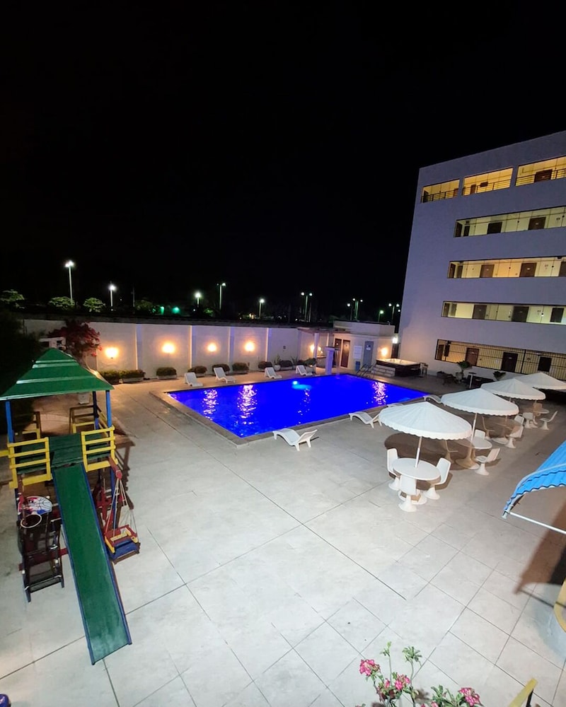 Golden Beach Hotel 55/86