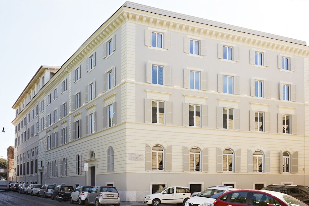 The Building Hotel 66/71